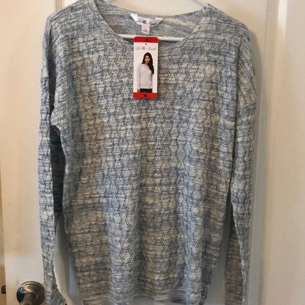 Just a cute sweater shirt size m